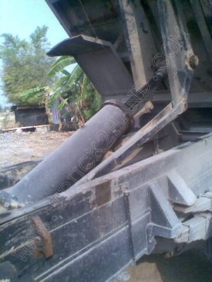 รถบรรรทุก 6 ล้อดั๊มพ์ หัวยาว ยี่ห้อ ISUZU