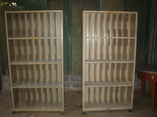 ตู้เก็บแฟ้มเอกสาร  หนาแข็งแรง    ไม่ผุ  ใหม่ๆขายใบละ2700บาท