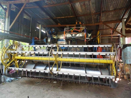 พ  เจริญการช่าง 12ht  240แรงม้า อุ้ม  2.5  สภาพดี