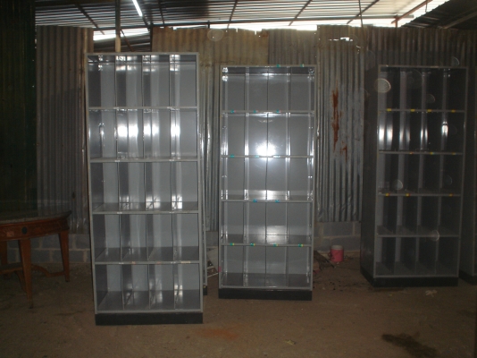 ลดราคาครับ ใบละ 2500บาท  ตู้ล็อกเกอร์ใหญ่หนาแข็งแรง