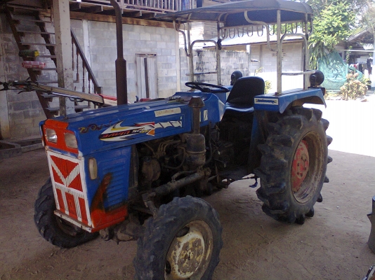 (ลดราคาอีก)ขายรถไถตามรูป  4WD  เครื่องดีมากๆ ครับ พร้อมอุปกรณ์ 4 ชุดโรตารี่ ไถพรวนผาน5  คราด ลูกทุบ