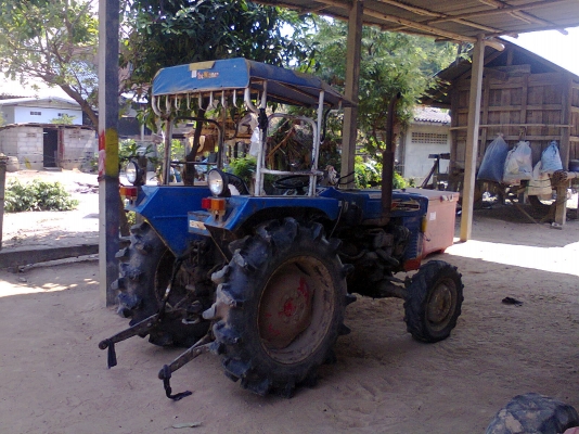 (ลดราคาอีก)ขายรถไถตามรูป 4WD เครื่องดีมากๆ ครับ พร้อมอุปกรณ์ 4 ชุดโรตารี่ ไถพรวนผาน5 คราด ลูกทุบ (ลดราคาอีก)ขายรถไถตามรูป 4WD เครื่องดีมากๆ ครับ พร้อมอุปกรณ์ 4 ชุดโรตารี่ ไถพรวนผาน5 คราด ลูกทุบ