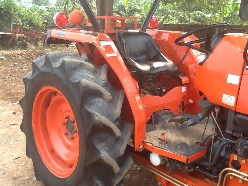 คูโบต้า L4508 4 WD 2 เพลาใบมีดดันหน้าตราช้าง พร้อมใช้งานครับ