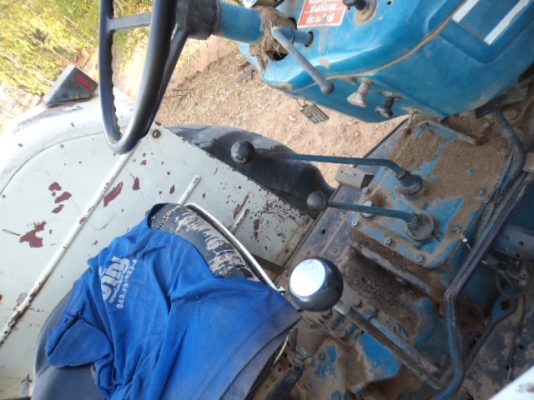 ขายรถไถฟอร์ด 2เพลาราคาถูกๆ ภาษีเต็มเล่มพร้อมโอน  สภาพพร้อมใช้คับ