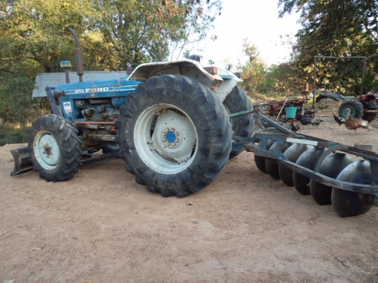 ขายรถไถฟอร์ด 2เพลาราคาถูกๆ ภาษีเต็มเล่มพร้อมโอน  สภาพพร้อมใช้คับ