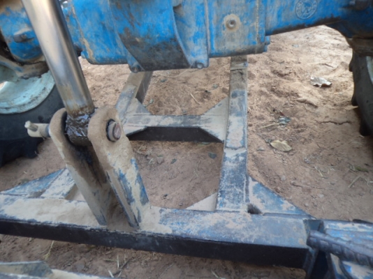 ขายรถไถฟอร์ด 2เพลาราคาถูกๆ ภาษีเต็มเล่มพร้อมโอน  สภาพพร้อมใช้คับ