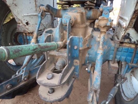 ขายรถไถฟอร์ด 2เพลาราคาถูกๆ ภาษีเต็มเล่มพร้อมโอน  สภาพพร้อมใช้คับ