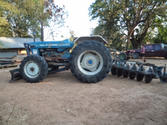 ขายรถไถฟอร์ด 2เพลาราคาถูกๆ ภาษีเต็มเล่มพร้อมโอน  สภาพพร้อมใช้คับ