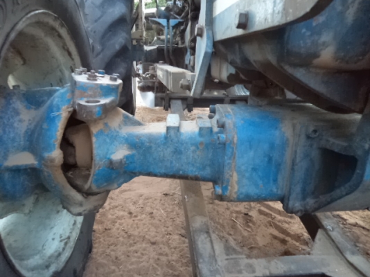 ขายรถไถฟอร์ด 2เพลาราคาถูกๆ ภาษีเต็มเล่มพร้อมโอน  สภาพพร้อมใช้คับ