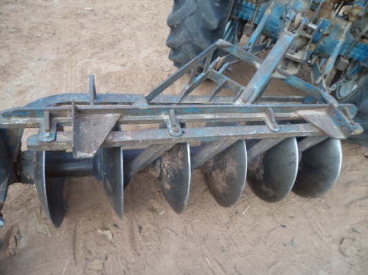 ขายรถไถฟอร์ด 2เพลาราคาถูกๆ ภาษีเต็มเล่มพร้อมโอน  สภาพพร้อมใช้คับ