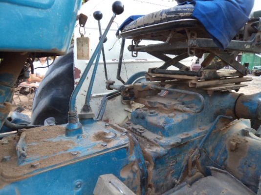 ขายรถไถฟอร์ด 2เพลาราคาถูกๆ ภาษีเต็มเล่มพร้อมโอน  สภาพพร้อมใช้คับ