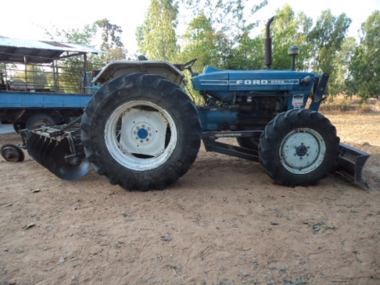 ขายรถไถฟอร์ด 2เพลาราคาถูกๆ ภาษีเต็มเล่มพร้อมโอน  สภาพพร้อมใช้คับ