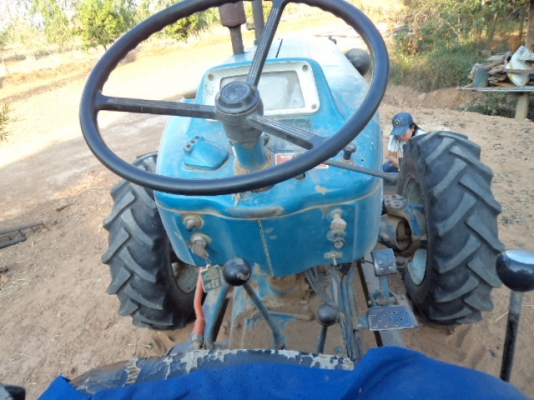 ขายรถไถฟอร์ด 2เพลาราคาถูกๆ ภาษีเต็มเล่มพร้อมโอน  สภาพพร้อมใช้คับ