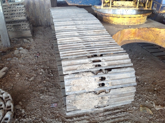 ขายโซ่ พร้อมใบแทรค ของแท้นอกพร้อมถอดให้ ของKOMATSU PC 200-5 สนใจติดต่อโดยตรง 081-4283210