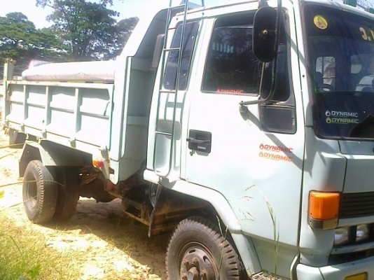 ISUZU ROCKY 185 HP 6BG1 TURBO หกล้อดั๊มพ์ กระบะดั๊มพ์เหล็ก 6 ตันยาว 3.60 เมตร เครื่องแน่นแรงดี ภายในเก๋งคอนโซลครบพร้อมไม่มีผุกร่อน แอร์เย็น พวงมาลัยเพาเวอร์ ช่วงล่างเบรคทริ๊ปฟี้ คัชซีสวยไม่มีดามไม่มีปะ ยาง 8.25 ขอบ 16 สภาพดีพร้อมใช้งาน เอกสารทะเบียนภาษีคร