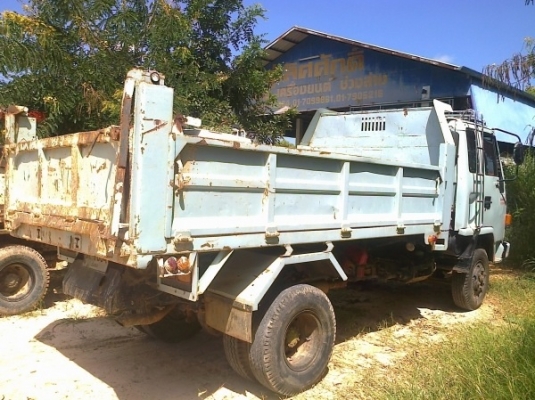 ISUZU ROCKY 185 HP 6BG1 TURBO หกล้อดั๊มพ์ กระบะดั๊มพ์เหล็ก 6 ตันยาว 3.60 เมตร เครื่องแน่นแรงดี ภายในเก๋งคอนโซลครบพร้อมไม่มีผุกร่อน แอร์เย็น พวงมาลัยเพาเวอร์ ช่วงล่างเบรคทริ๊ปฟี้ คัชซีสวยไม่มีดามไม่มีปะ ยาง 8.25 ขอบ 16 สภาพดีพร้อมใช้งาน เอกสารทะเบียนภาษีคร