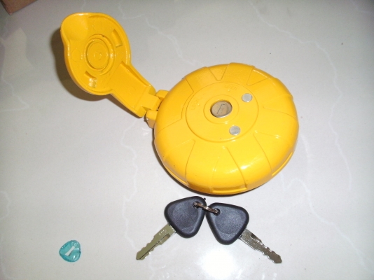 FUEL TANK CAP VOLVO210