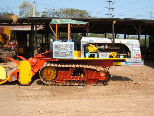 ขายด่วน รถตีดิน ส.ทวี เครื่อง EK100  - 280 แรงม้า ตัวเดิน 12 HT  ปั้มไดกิ้นเบอร์ 22 โซ่ใหม่ ลอนเลอร์ใหม่  สภาพดี พร้อมใช้  ไม่ต้องซ่อม ใช้งานได้เลย ต้องการขายเพื่อเลิกกิจการ