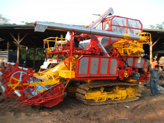 ขายด่วน รถเกี่ยวข้าวเกษตรพัฒนา อุ้มตัวเดิน 10 HT ปั้มอิมตัน 22 เครื่อง 6HH 195 แรงม้า โซ่ D2 ใหม่ ลอนเลอร์ใหม่  สภาพดีพร้อมใช้งาน  ต้องการขายเพื่อเลิกกิจการ