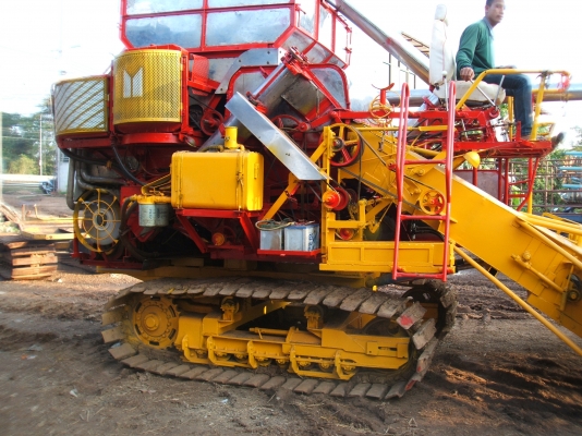 ขายด่วน รถเกี่ยวข้าวเกษตรพัฒนา อุ้มตัวเดิน 10 HT ปั้มอิมตัน 22 เครื่อง 6HH 195 แรงม้า โซ่ D2 ใหม่ ลอนเลอร์ใหม่  สภาพดีพร้อมใช้งาน  ต้องการขายเพื่อเลิกกิจการ