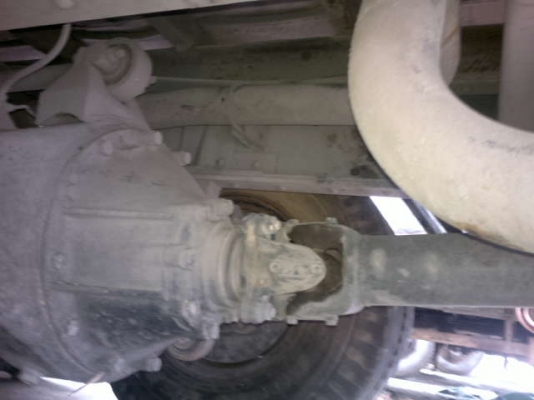 รถอิซูซุ 10 ล้อ รั้ว FVM 230 แรงม้า  ปี 50  สนใจติดต่อ 081 - 6079515