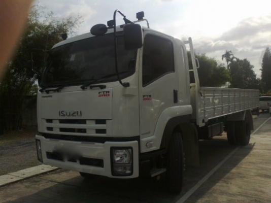 รถอิซูซุ 6 ล้อ  240 แรงม้า  ปี 55  วิ่ง 7000 กม.  สนใจติดต่อ 081 - 6079515
