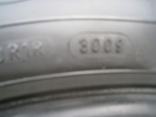 ขายยาง GOODYEAR DURAPLUS 215-60-16 ปี 3009 (1 คู่) (081-3747940)