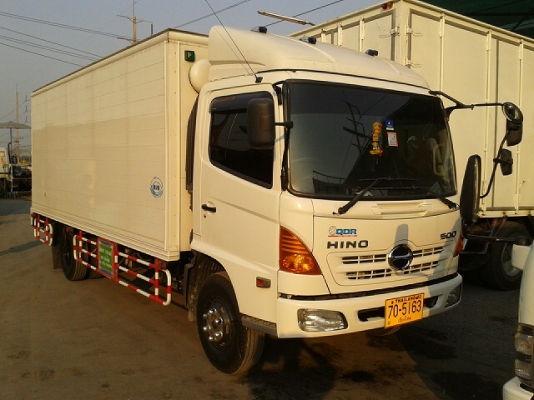 6ล้อHINO ตู้บรรทุก