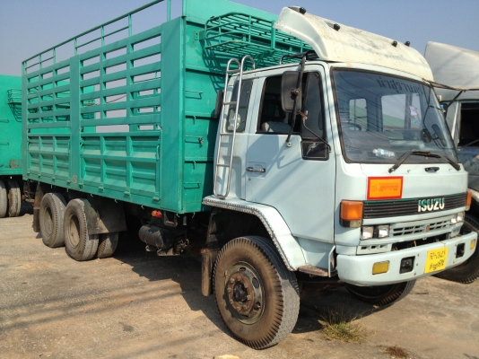 อีซูซุ 240 แรง ไม่ดั๊ม แม่ลูก สภาพดี พร้อมใช้งานครับ