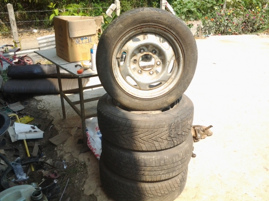 JOECLASSICขายล้อกะทะพร้อมยางขอบ15 6รู 1ชุด 4เส้น 2000..พร้อมยางยางปีเก่าสนใจโทรสอบฤามได้