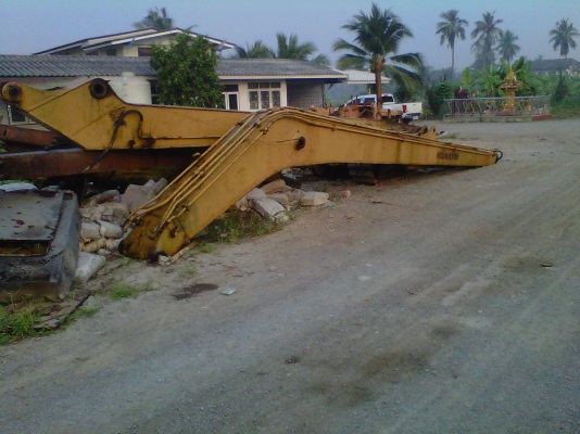 ขายบูมยาวรถแมคโครPC200-3-5 พร้อมกระบอกและบุ๋งกี้สนใจติดต่อ บอย 085-156-2314 ขายบูมยาวรถแมคโครPC200-3-5 พร้อมกระบอกและบุ๋งกี้สนใจติดต่อ บอย 085-156-2314