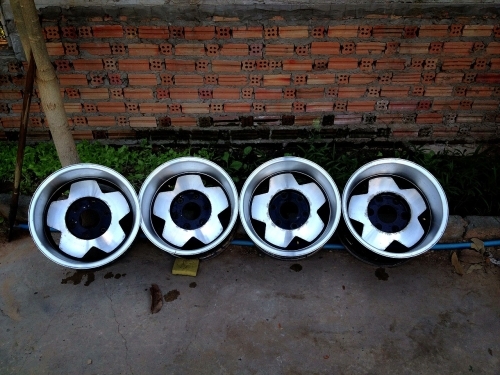ขายล้อ 15x8.5 ออฟ-27 6/139.7 ลึก 4 นื้วกว่าๆ 7000 ครับ