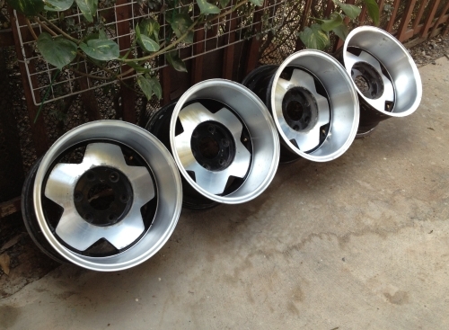 ขายล้อ 15x8.5 ออฟ-27 6/139.7 ลึก 4 นื้วกว่าๆ 7000 ครับ