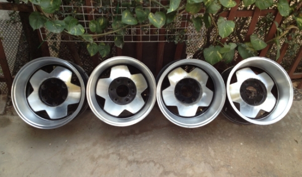 ขายล้อ 15x8.5 ออฟ-27 6/139.7 ลึก 4 นื้วกว่าๆ 7000 ครับ