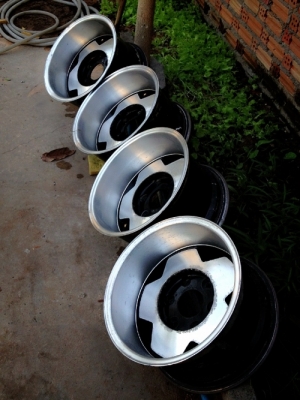 ขายล้อ 15x8.5 ออฟ-27 6/139.7 ลึก 4 นื้วกว่าๆ 7000 ครับ