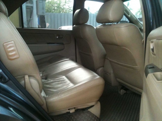 TOYOTA FORTUNER 2.7 เบนซิน ติดแก๊สแล้ว วิ่งไม่เยอะ TOYOTA FORTUNER 2.7 เบนซิน ติดแก๊สแล้ว วิ่งไม่เยอะ