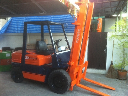 ขายเหมา ฟอล์คลิฟต์ 3.0 ตัน TOYOTA 5FD30   เสาสูง 4 เมตร และ 4.5 เมตร