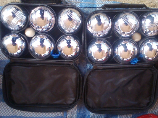 ชุดเปตองพร้อมแก่นพร้อมใช้สภาพสวยๆครับ มี 6  ลูกครับพร้อมแก่นพร้อมสาย  และกระเป๋าครับราคานี้คุ้มมากครับ