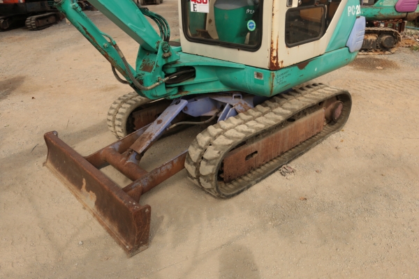 มี VDO Komatsu PC20-7 หัวเก๋ง เครื่องดำ สามสูบ ปั้มเฟือง แทรกยาง