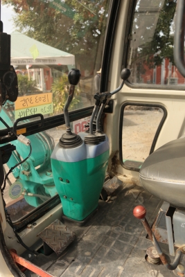 มี VDO Komatsu PC20-7 หัวเก๋ง เครื่องดำ สามสูบ ปั้มเฟือง แทรกยาง