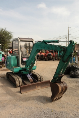 มี VDO Komatsu PC20-7 หัวเก๋ง เครื่องดำ สามสูบ ปั้มเฟือง แทรกยาง