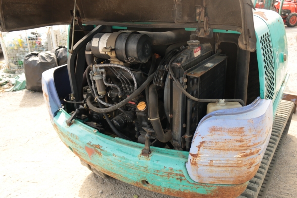 มี VDO Komatsu PC20-7 หัวเก๋ง เครื่องดำ สามสูบ ปั้มเฟือง แทรกยาง