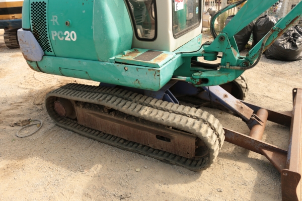 มี VDO Komatsu PC20-7 หัวเก๋ง เครื่องดำ สามสูบ ปั้มเฟือง แทรกยาง