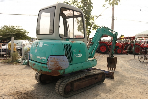 มี VDO Komatsu PC20-7 หัวเก๋ง เครื่องดำ สามสูบ ปั้มเฟือง แทรกยาง