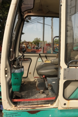 มี VDO Komatsu PC20-7 หัวเก๋ง เครื่องดำ สามสูบ ปั้มเฟือง แทรกยาง