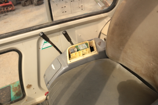 มี VDO Komatsu PC20-7 หัวเก๋ง เครื่องดำ สามสูบ ปั้มเฟือง แทรกยาง