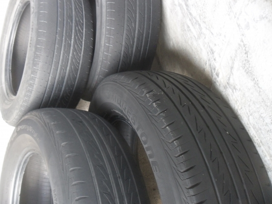 ยาง บริสโตน 205/65R15 ปี12 สวยๆ4 เส้น ราคา 2300 บาท