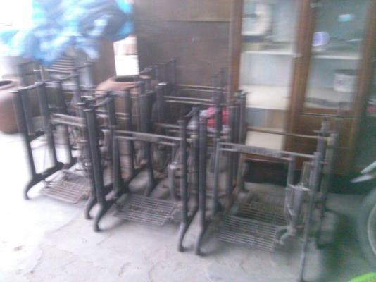 ขาจักรเหล็กปั้มเหล็กหล่อสภาพดีครับไม่ผุเนื้อเหล็กรุ่นเก่าหนาน่าเก็บครับราคานี้คุ้มครับหายากแล้วครับ  มีหลายยี่ห้อครับสอบถามได้ครับ