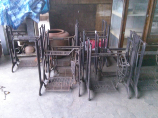 ขาจักรเหล็กปั้มเหล็กหล่อสภาพดีครับไม่ผุเนื้อเหล็กรุ่นเก่าหนาน่าเก็บครับราคานี้คุ้มครับหายากแล้วครับ  มีหลายยี่ห้อครับสอบถามได้ครับ