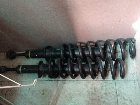 ขายโข็คหน้าพร้อมสปริงวีโก้4wdเดิมติดรถครับ900บาท